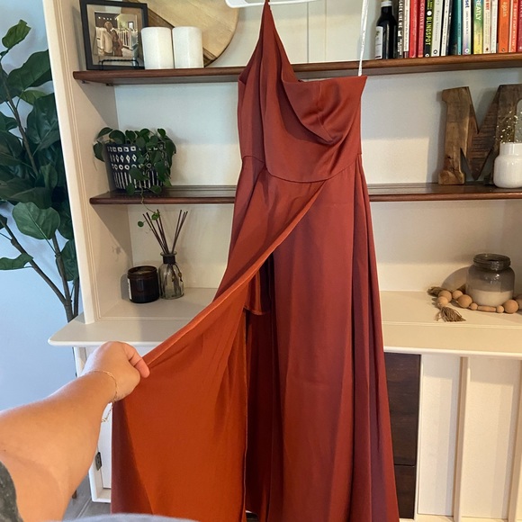 Size 8 David’s Bridal Crepe-Back Satin One-Shoulder Bridesmaid Dress - Worn Once - Picture 7 of 7